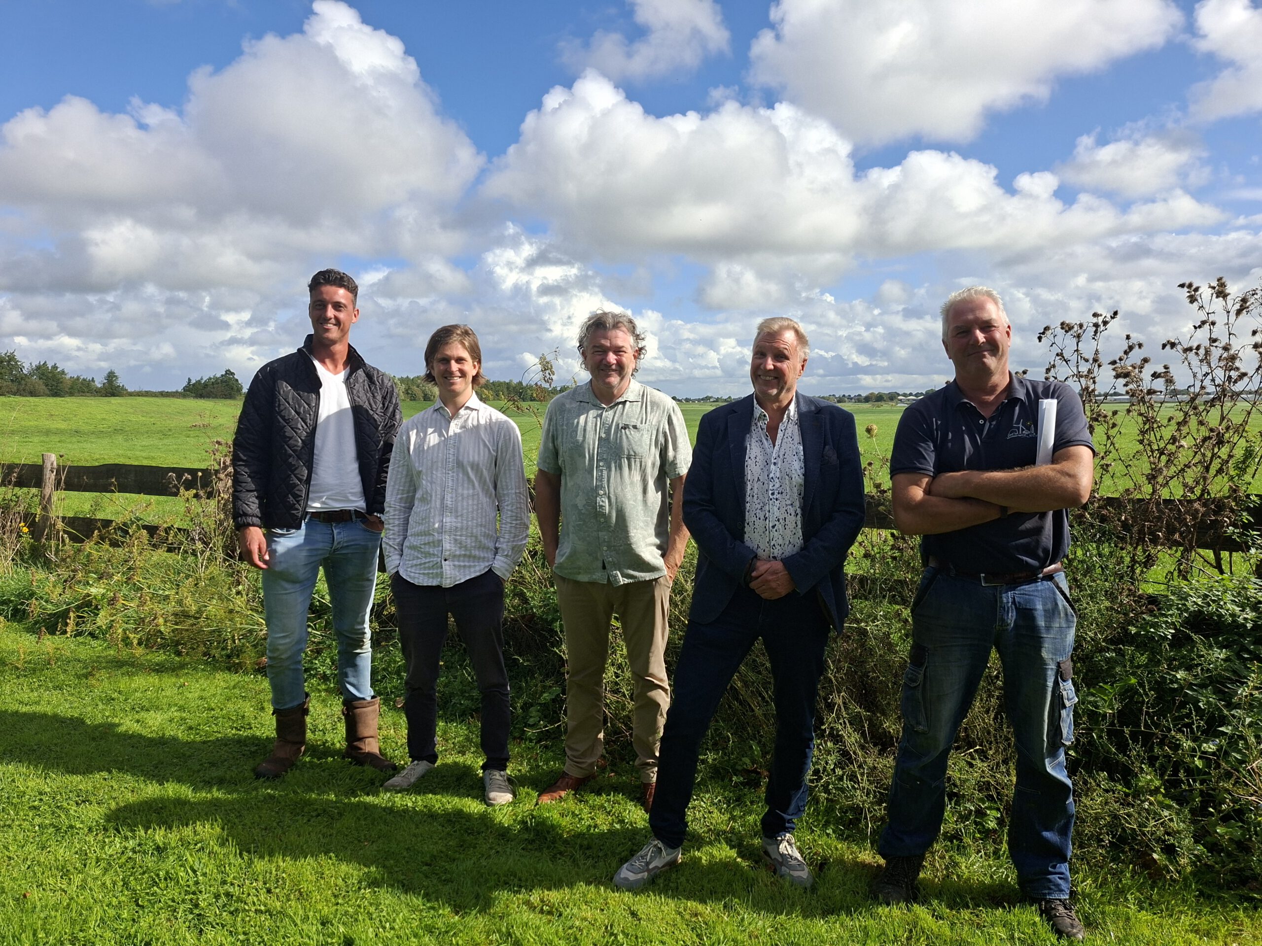 Kleurrijke Kilometer van start: gemeente, waterschap en boer bundelen krachten voor ecologische bermen